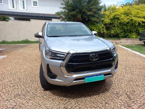 TOYOTA HILUX 2.8 D-4D TURBO DIESEL CD SRX 4X4 AUTOMÁTICO